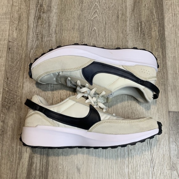 Nike Womens Waffle Debut DH9523-102 White Running Shoes Sneakers Size 11 - Picture 8 of 10